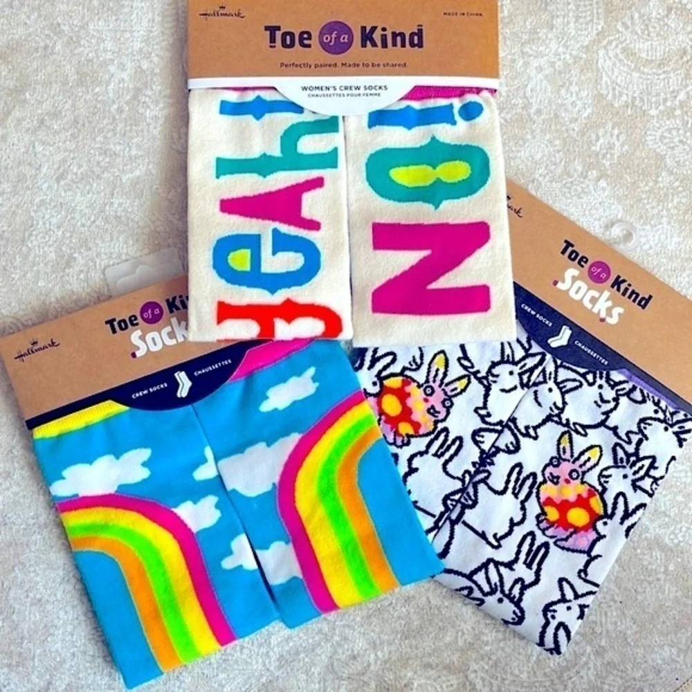 Brand New Set of 3 Pairs of Hallmark Toe of a Kind Crew Socks Rainbow Bunnies